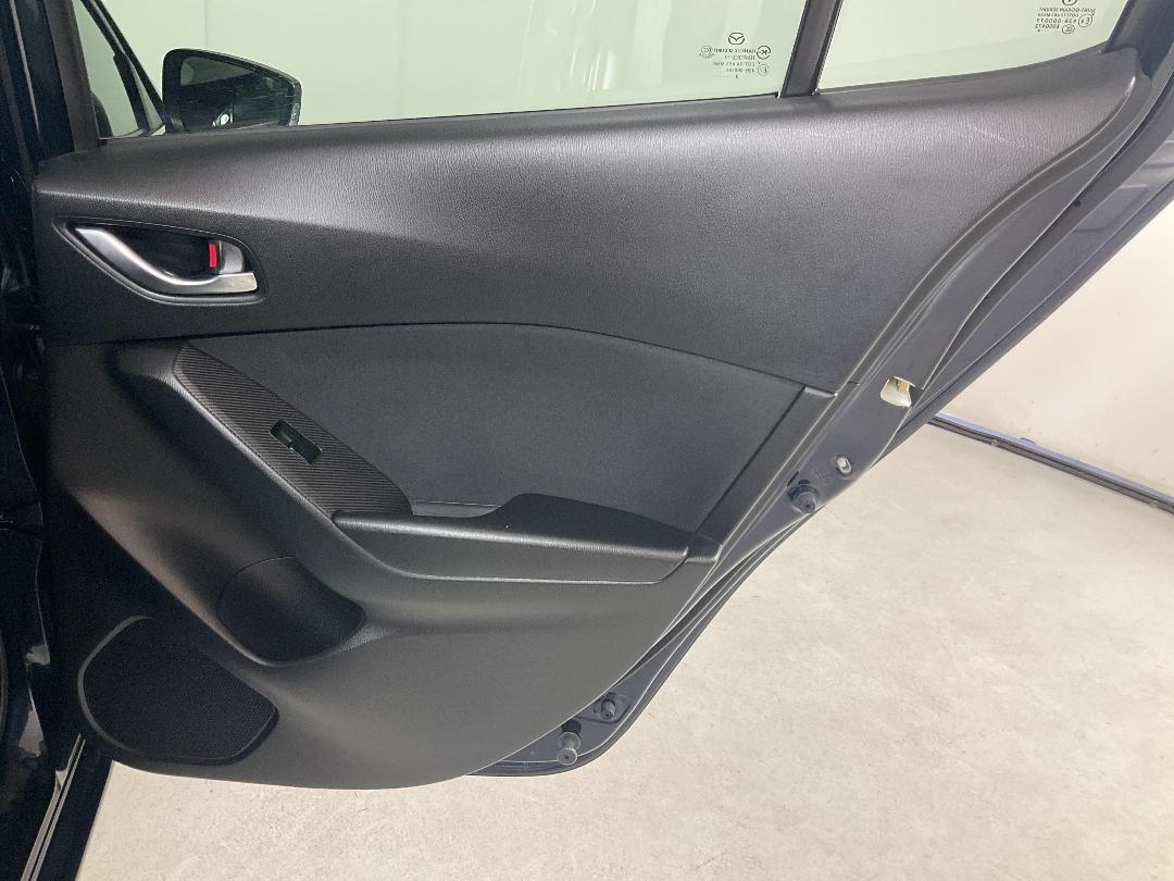 Photo '19' of Mazda Axela