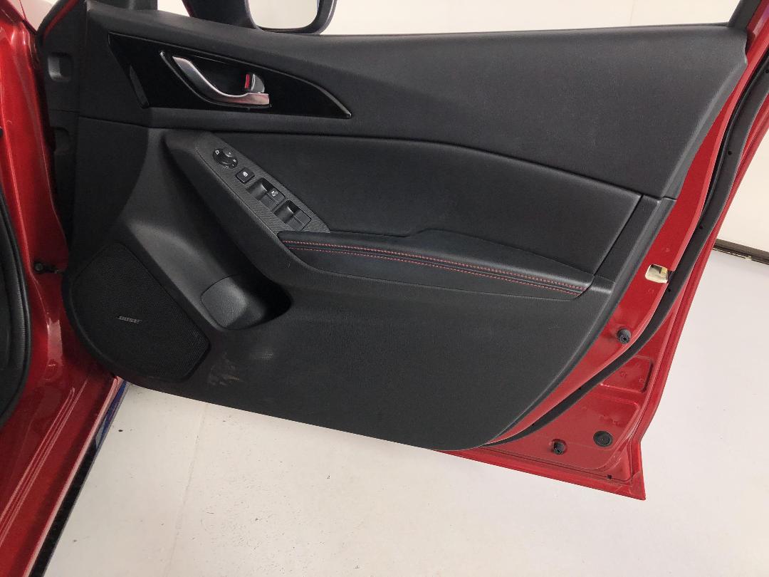 Photo '15' of Mazda Axela