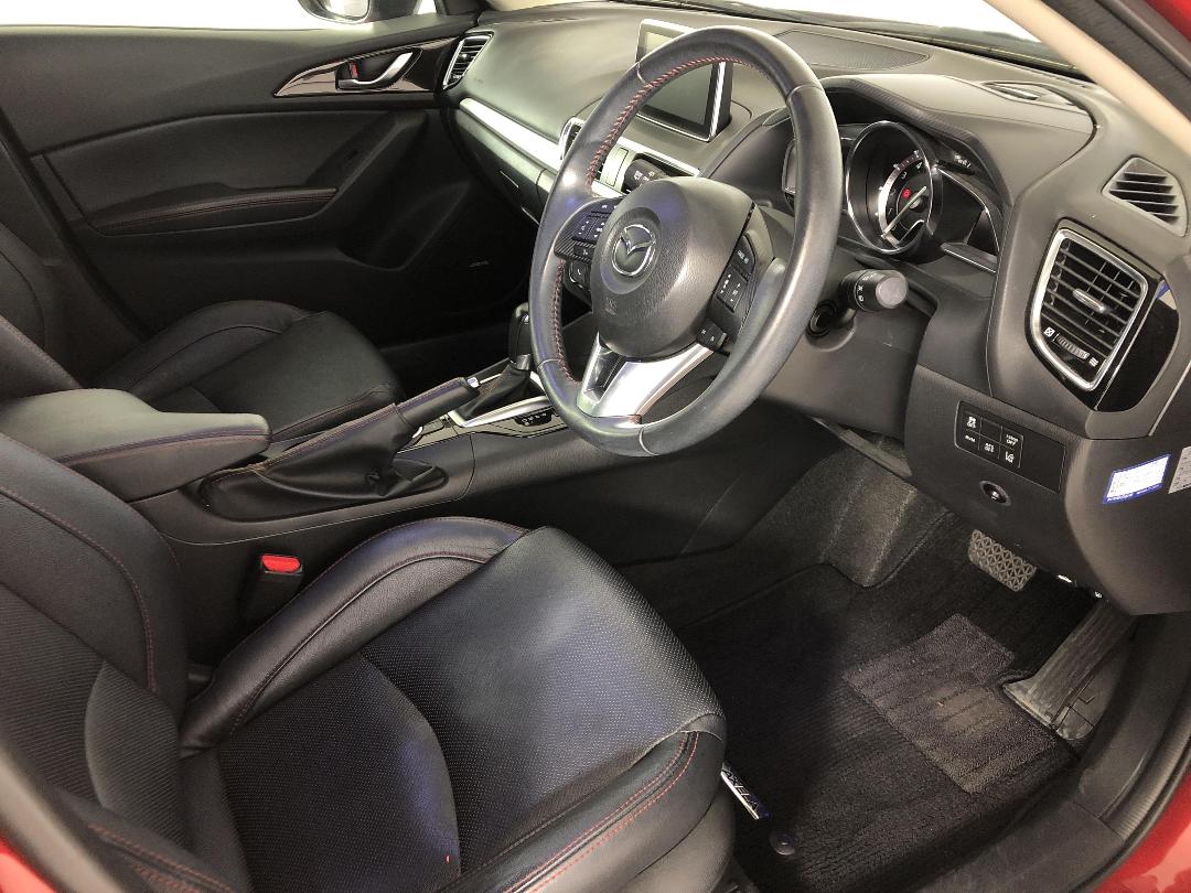 Photo '16' of Mazda Axela