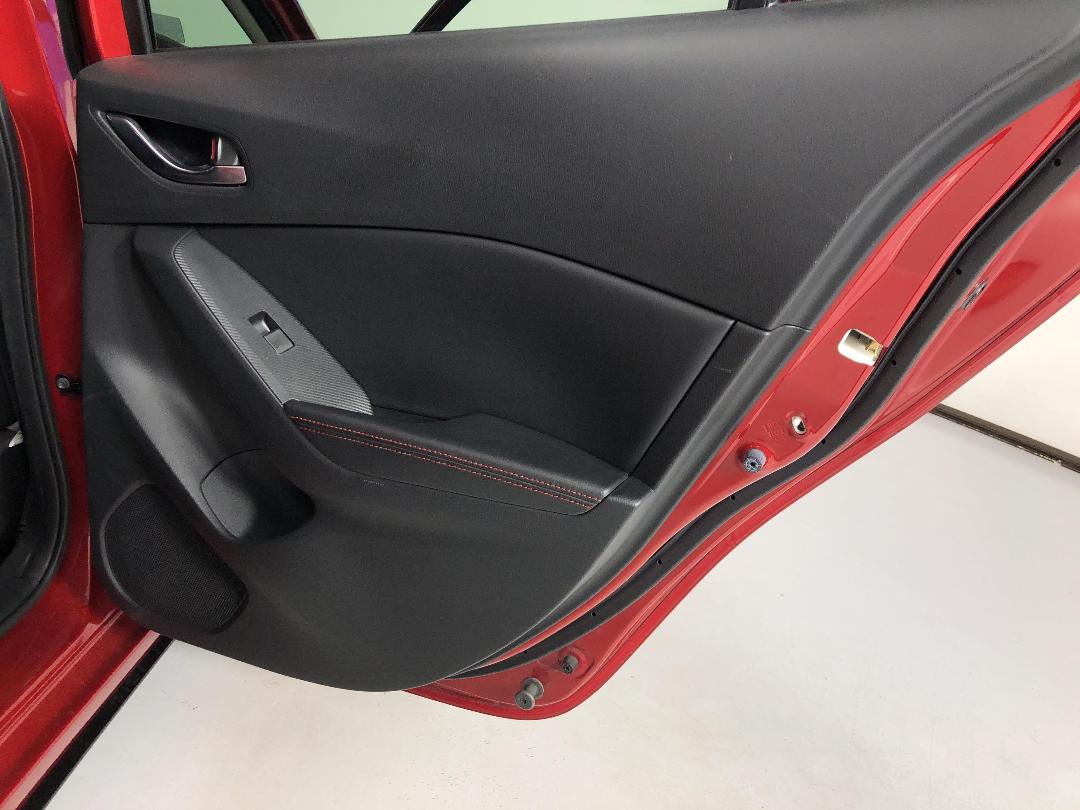 Photo '19' of Mazda Axela