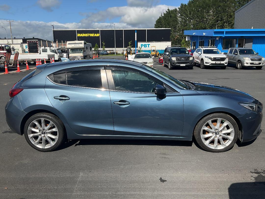 Photo '5' of Mazda Axela Photo '5' of Mazda Axela