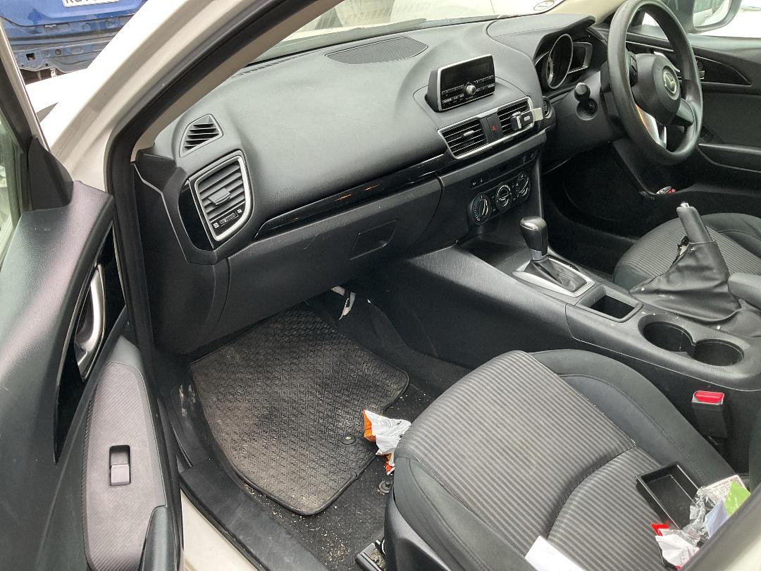 Photo '15' of Mazda Axela