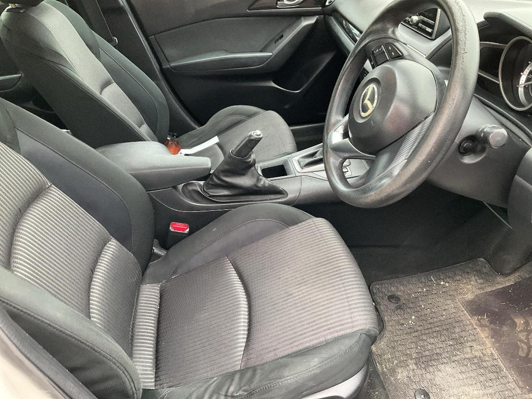 Photo '13' of Mazda Axela