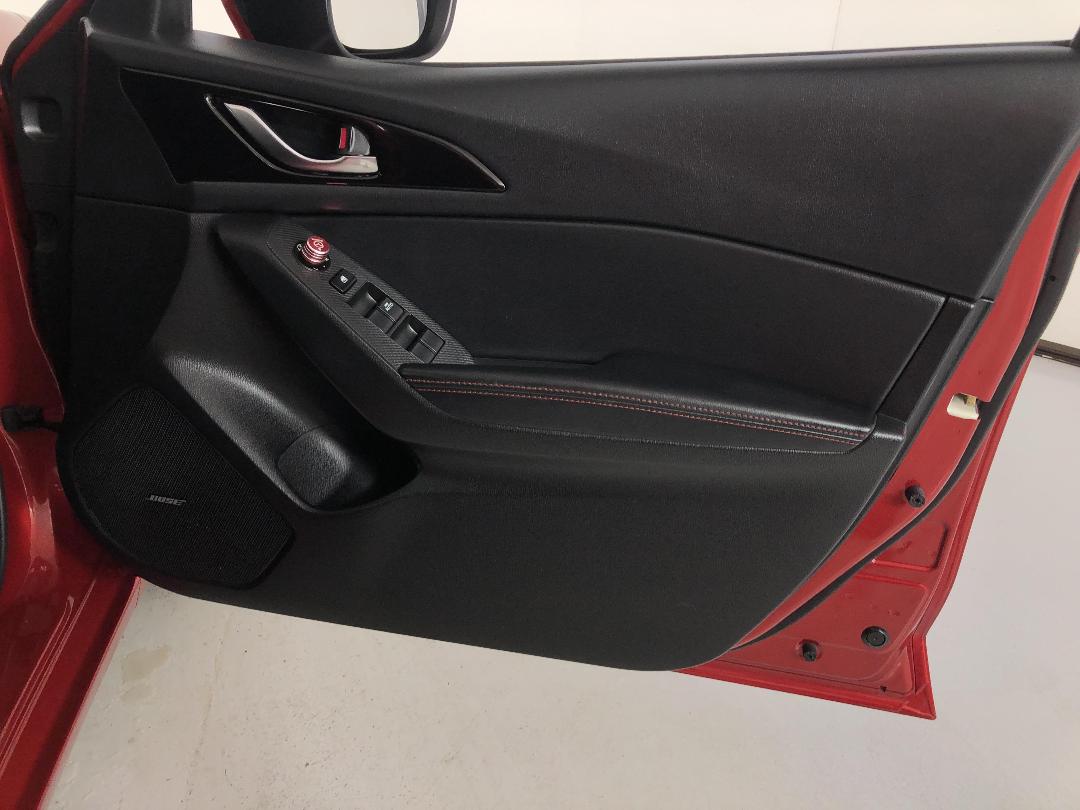 Photo '15' of Mazda Axela