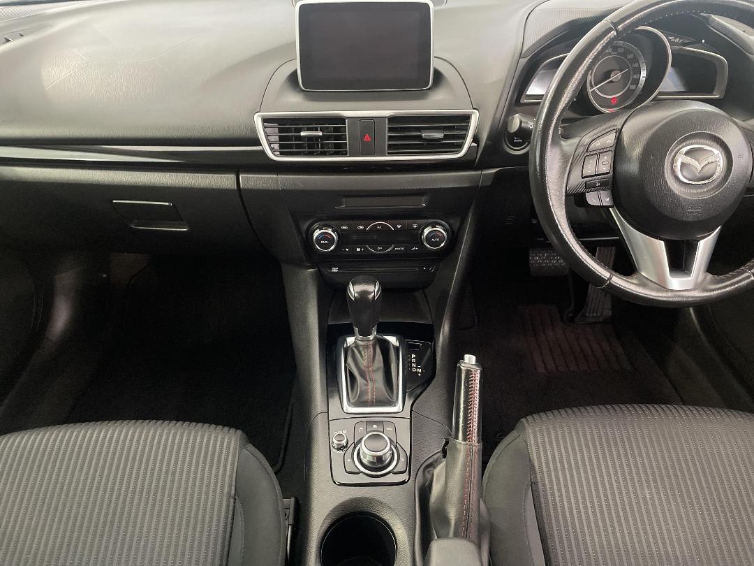 Photo '18' of Mazda Axela Photo '18' of Mazda Axela