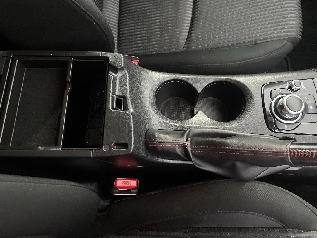 Photo '32' of Mazda Axela Photo '32' of Mazda Axela