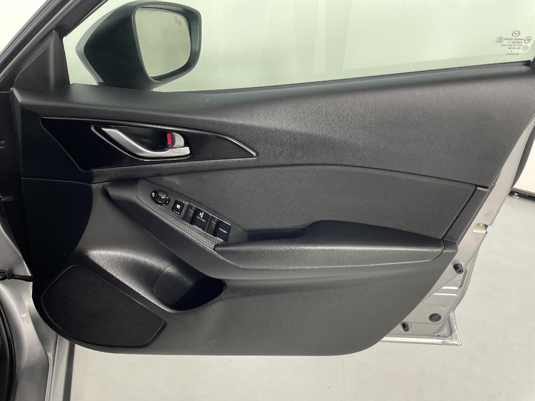 Photo '15' of Mazda Axela Photo '15' of Mazda Axela