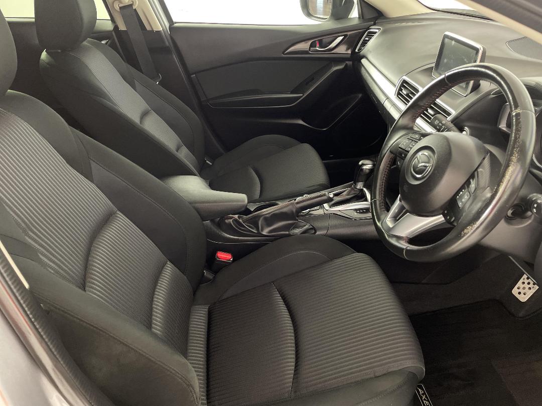 Photo '16' of Mazda Axela Photo '16' of Mazda Axela