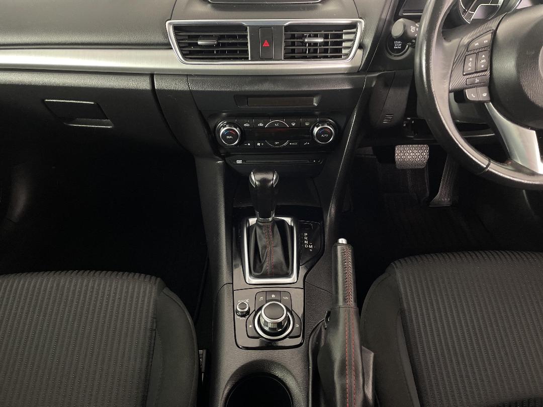 Photo '18' of Mazda Axela Photo '18' of Mazda Axela