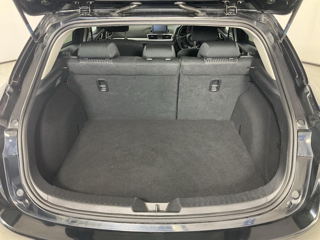 Photo '14' of Mazda Axela