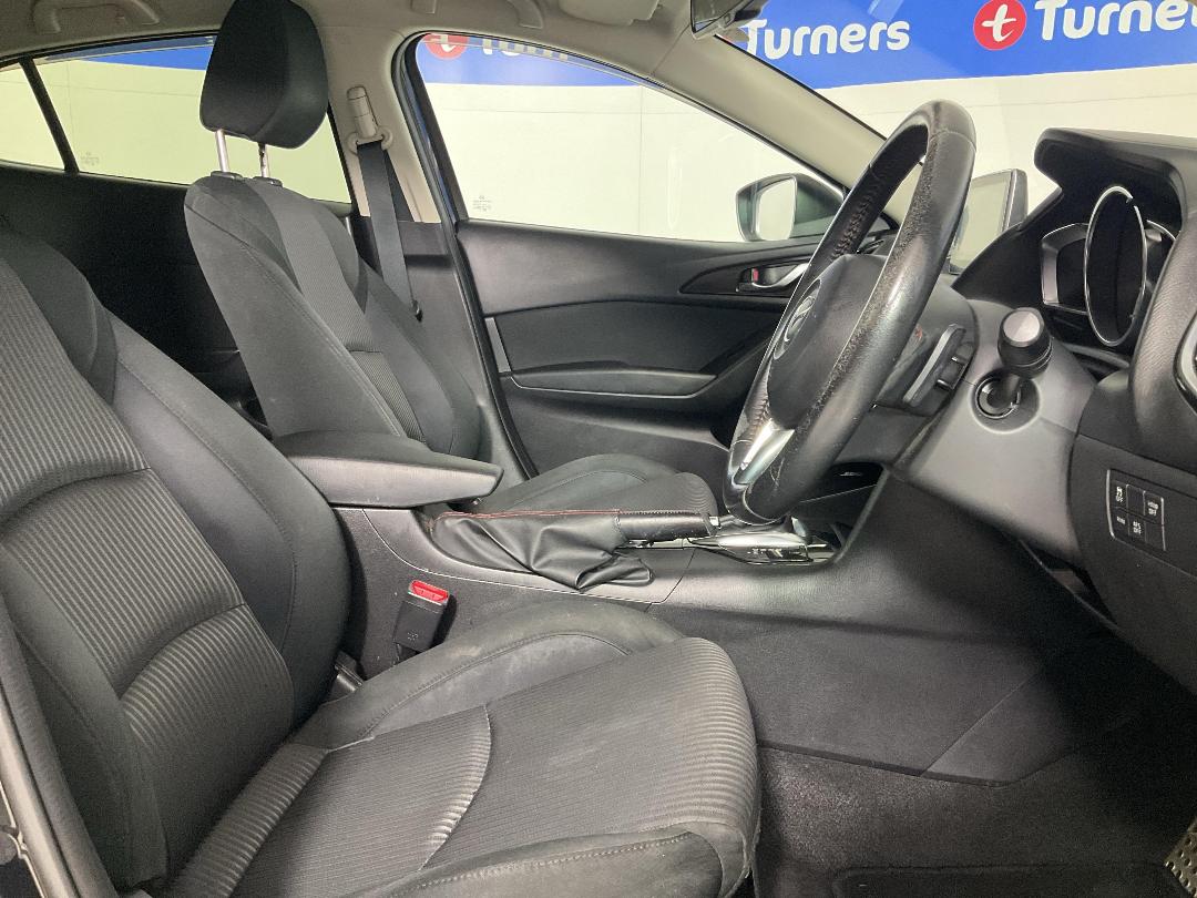 Photo '16' of Mazda Axela