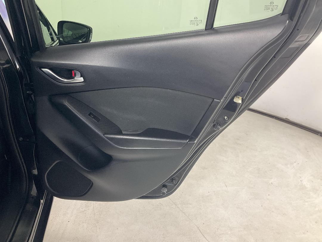 Photo '19' of Mazda Axela