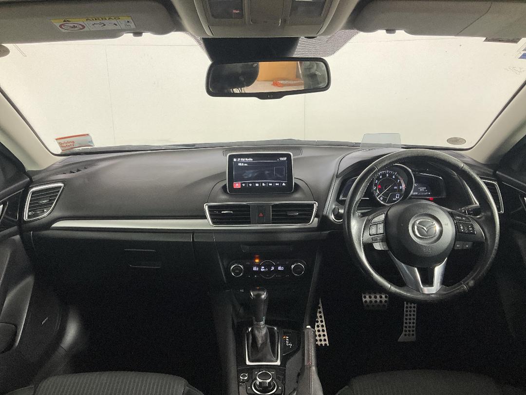 Photo '17' of Mazda Axela