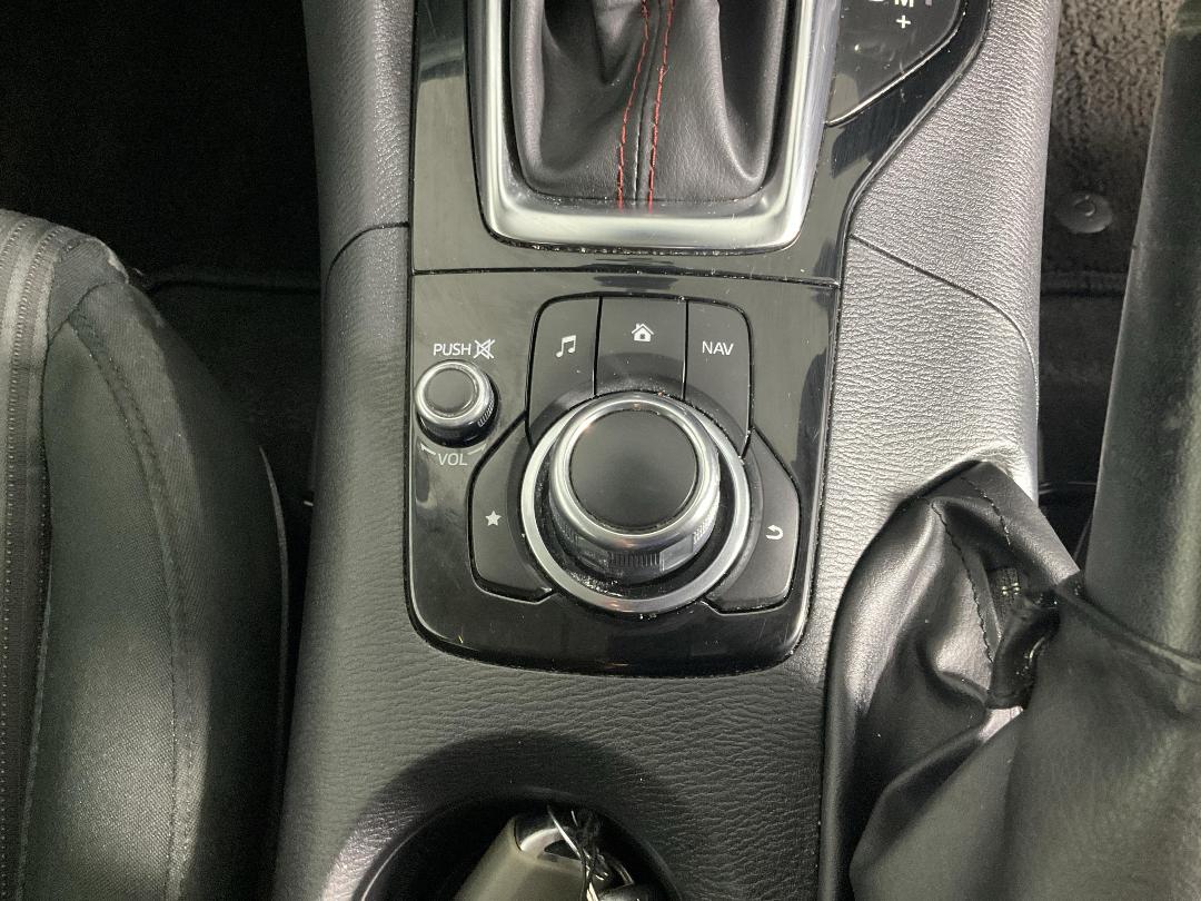 Photo '30' of Mazda Axela