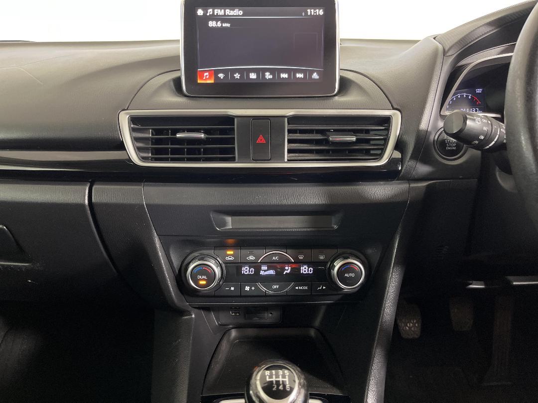 Photo '18' of Mazda Axela Photo '18' of Mazda Axela