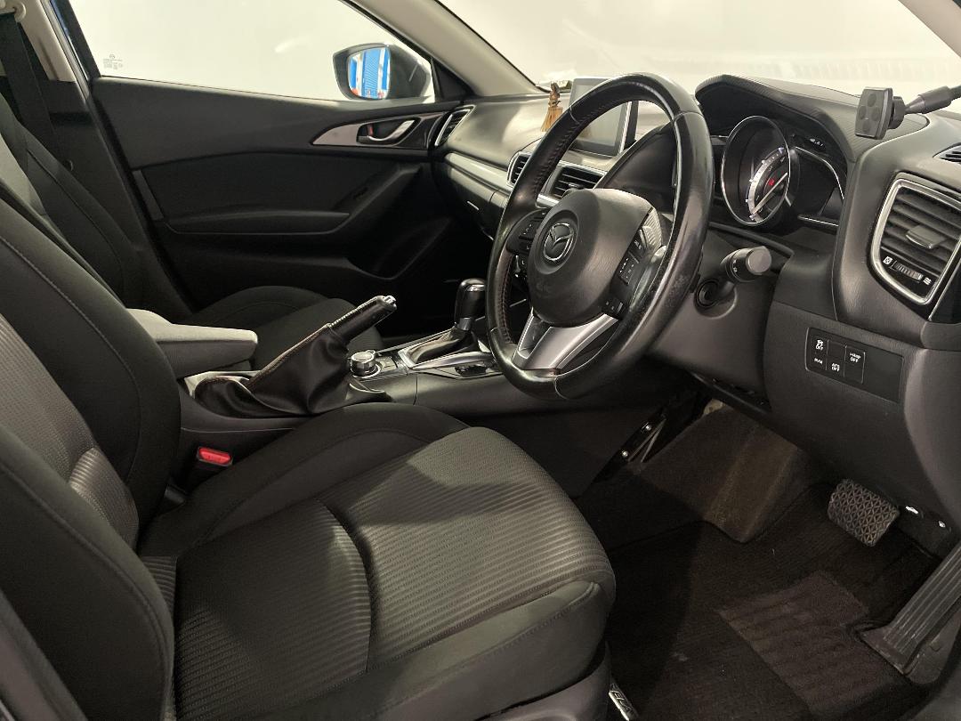 Photo '16' of Mazda Axela