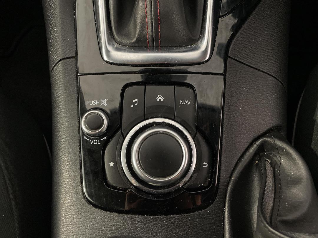 Photo '23' of Mazda Axela