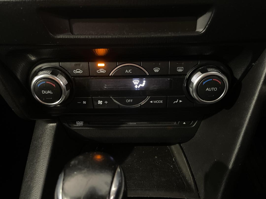 Photo '24' of Mazda Axela