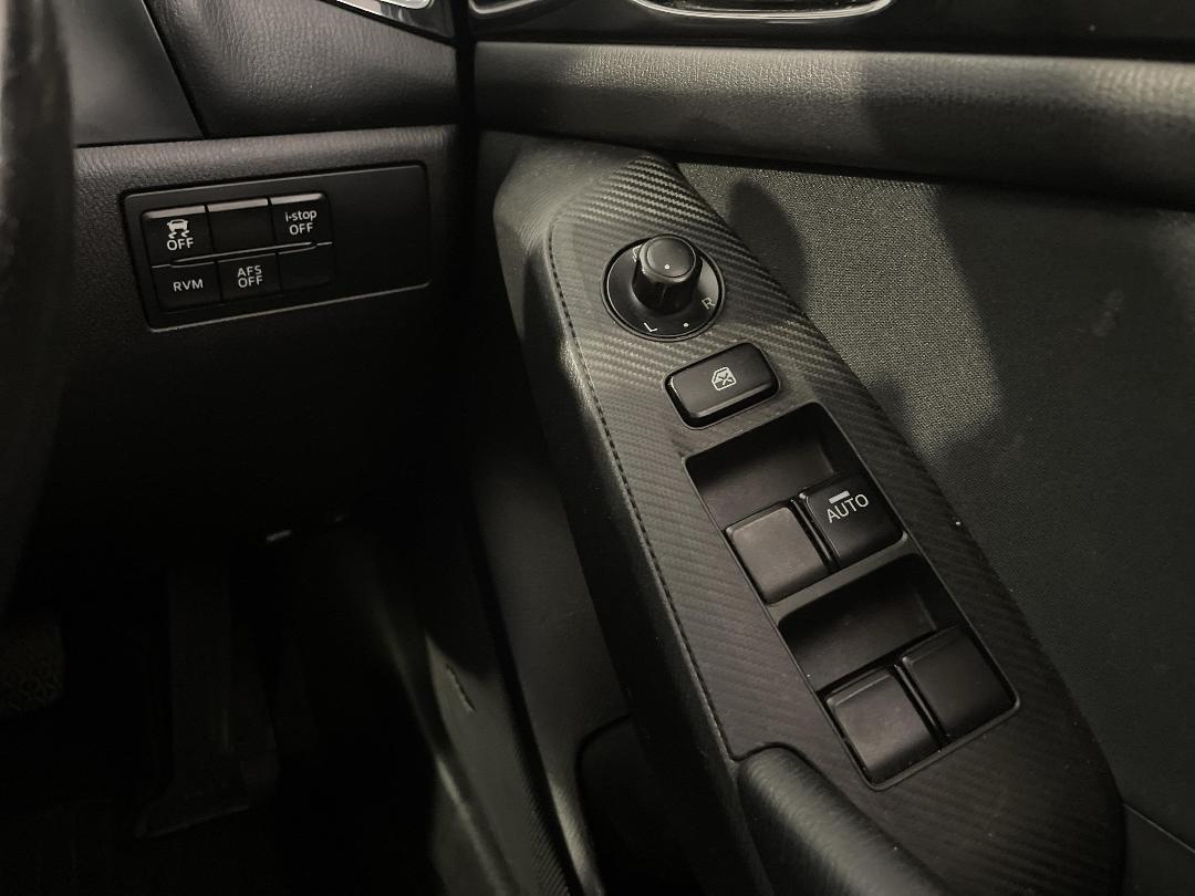 Photo '28' of Mazda Axela