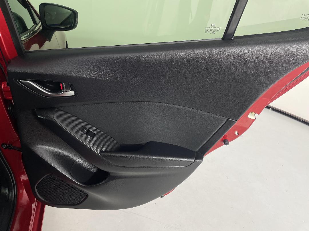 Photo '19' of Mazda Axela