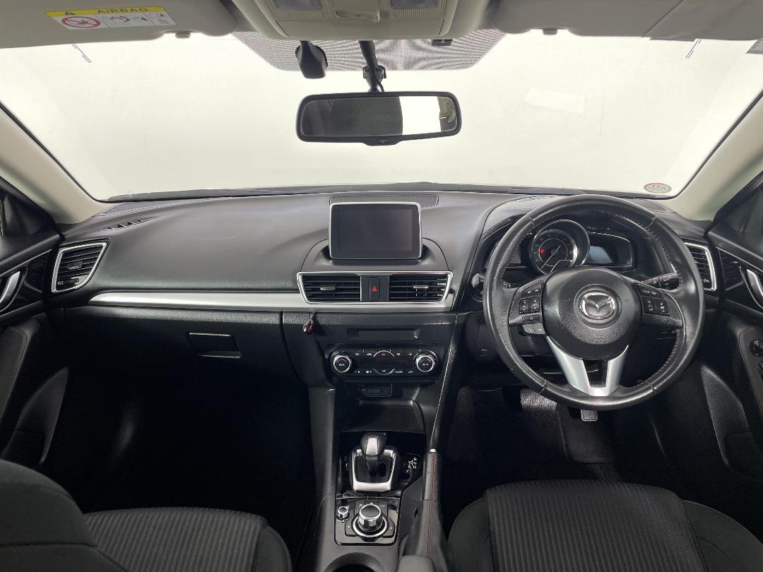 Photo '17' of Mazda Axela