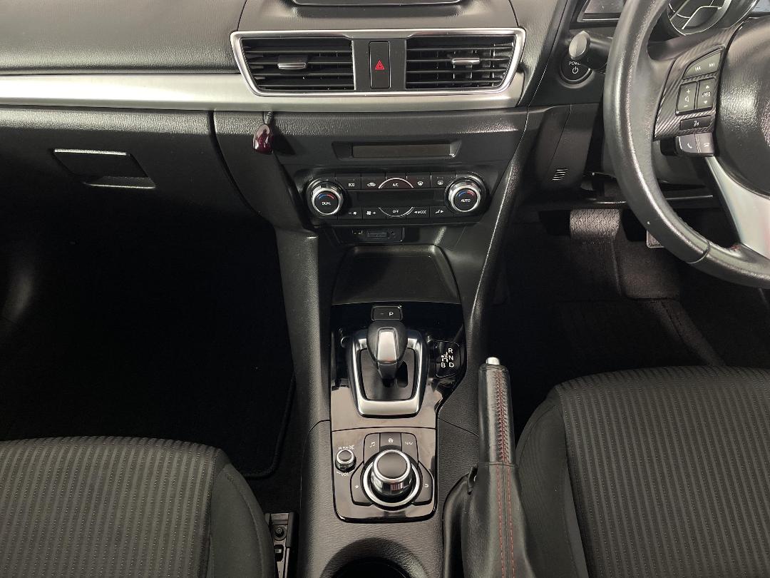 Photo '18' of Mazda Axela