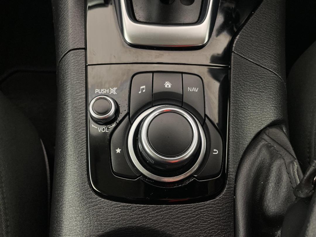 Photo '23' of Mazda Axela