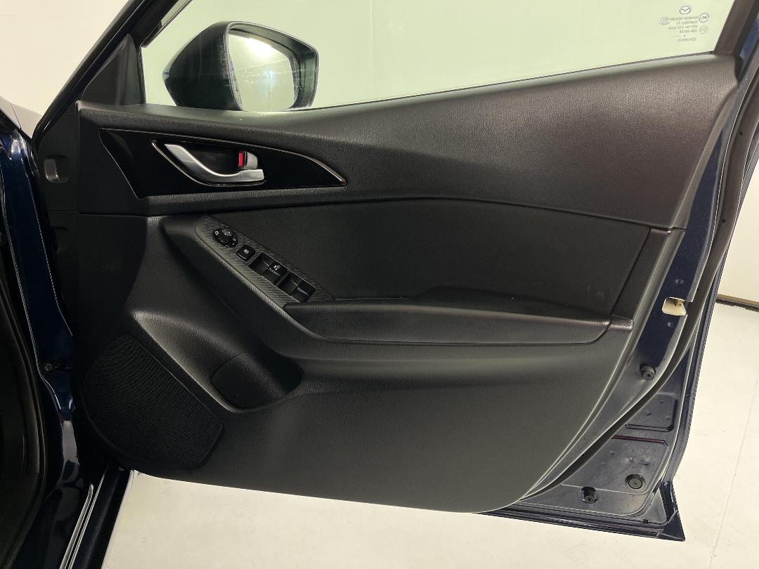 Photo '15' of Mazda Axela