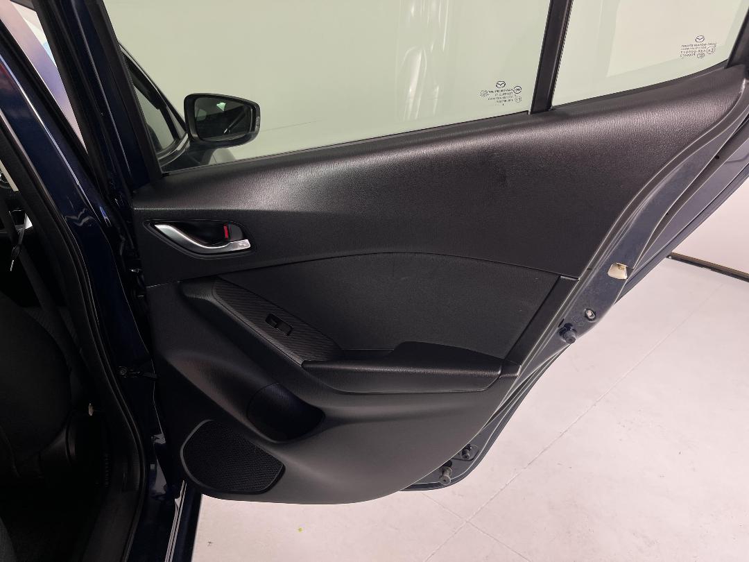 Photo '19' of Mazda Axela