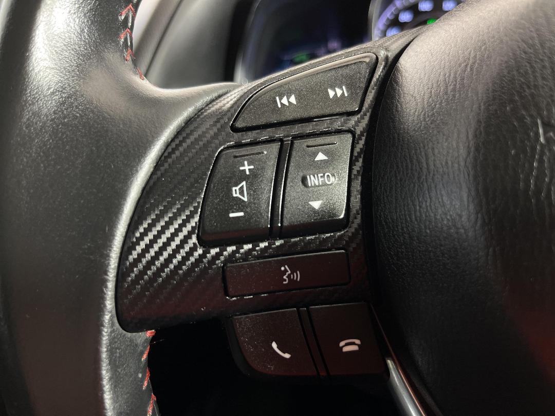 Photo '24' of Mazda Axela