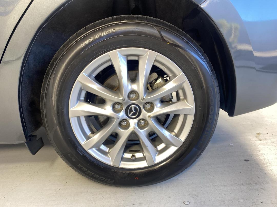 Photo '11' of Mazda Axela