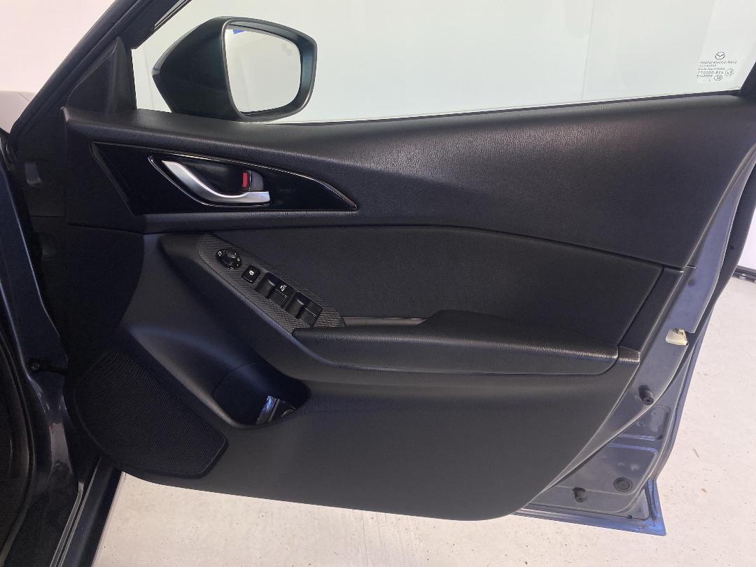 Photo '15' of Mazda Axela