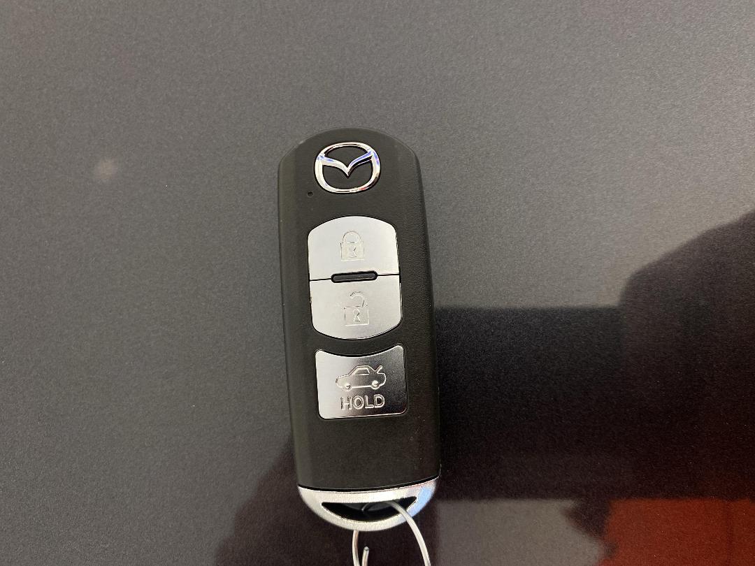 Photo '22' of Mazda Axela