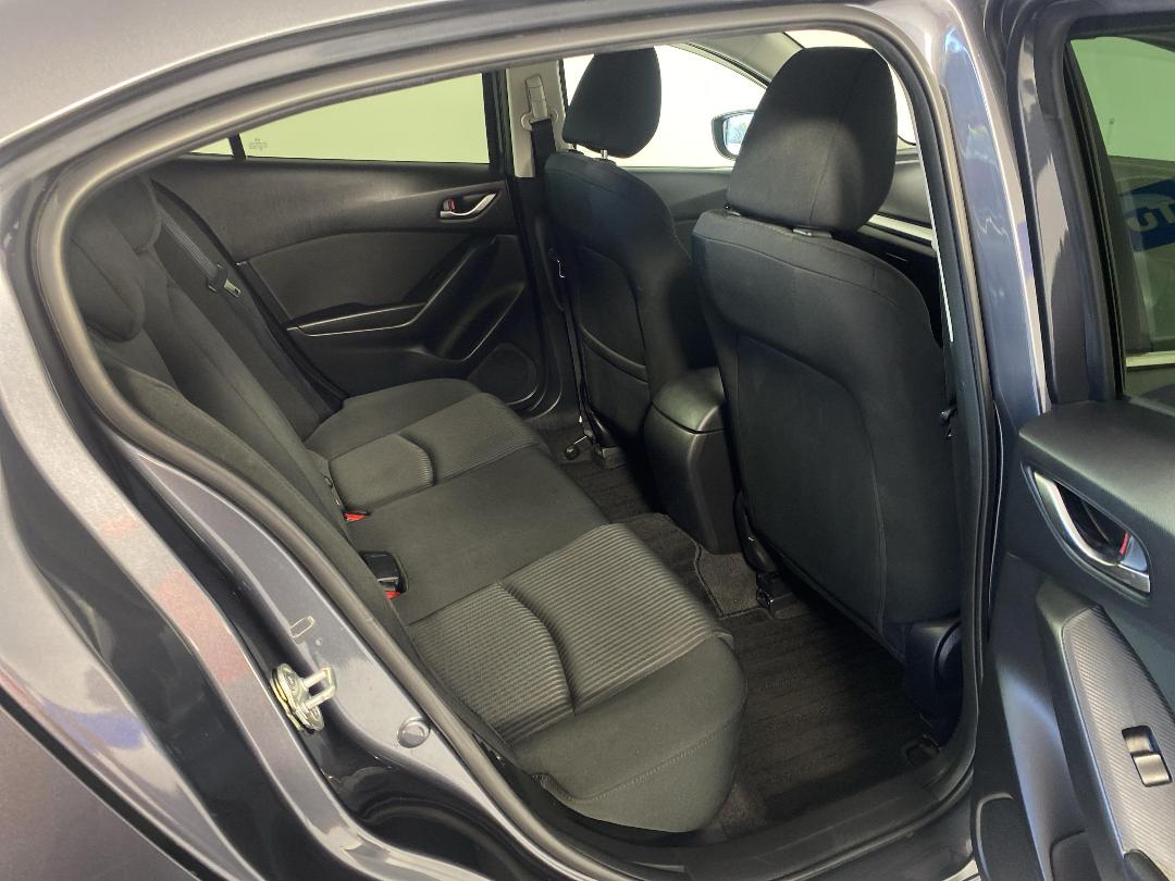 Photo '20' of Mazda Axela