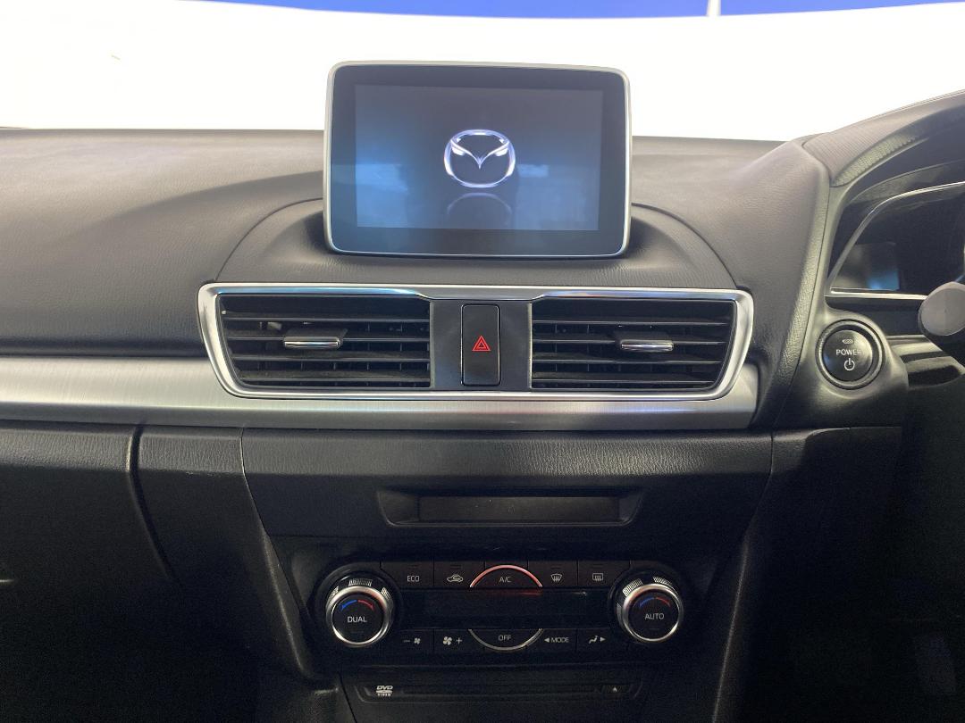 Photo '18' of Mazda Axela