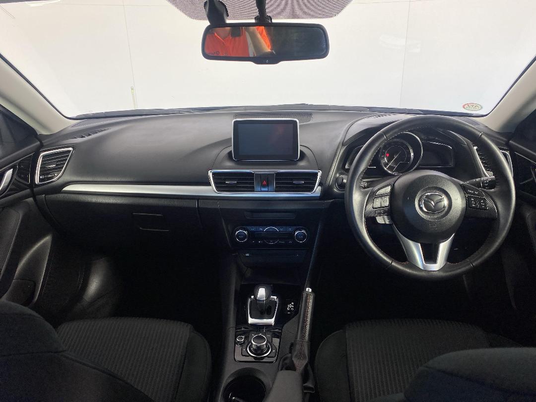 Photo '17' of Mazda Axela