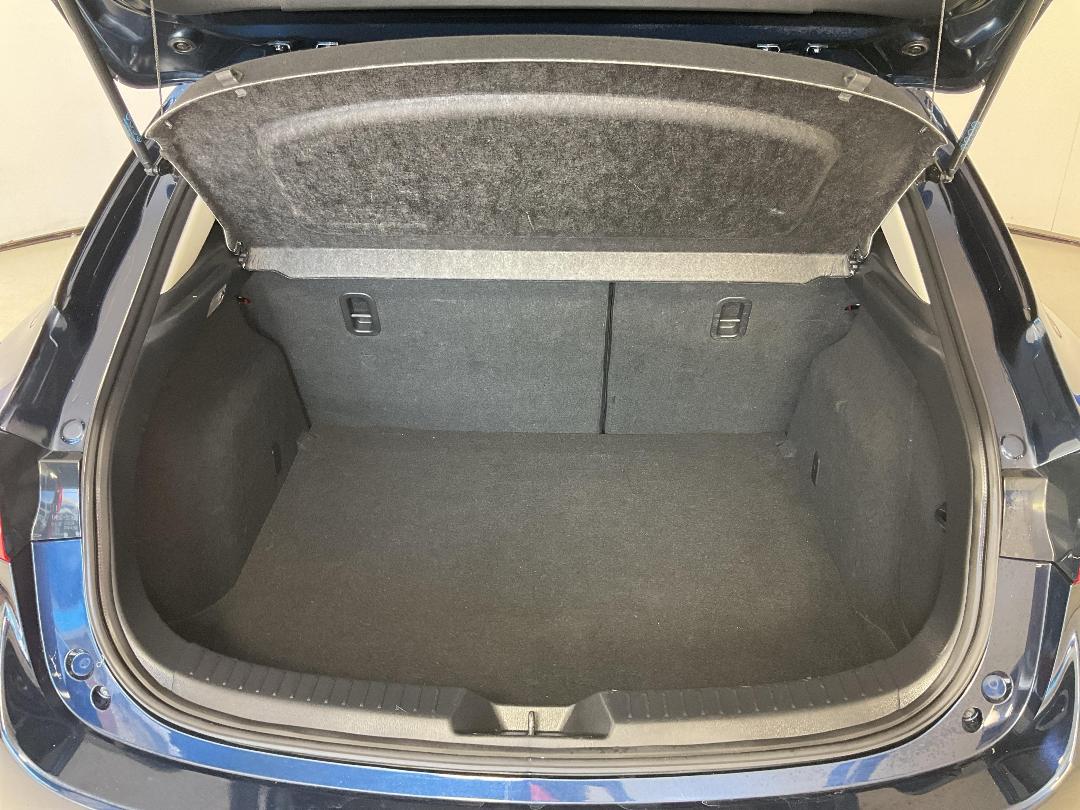 Photo '14' of Mazda Axela Photo '14' of Mazda Axela