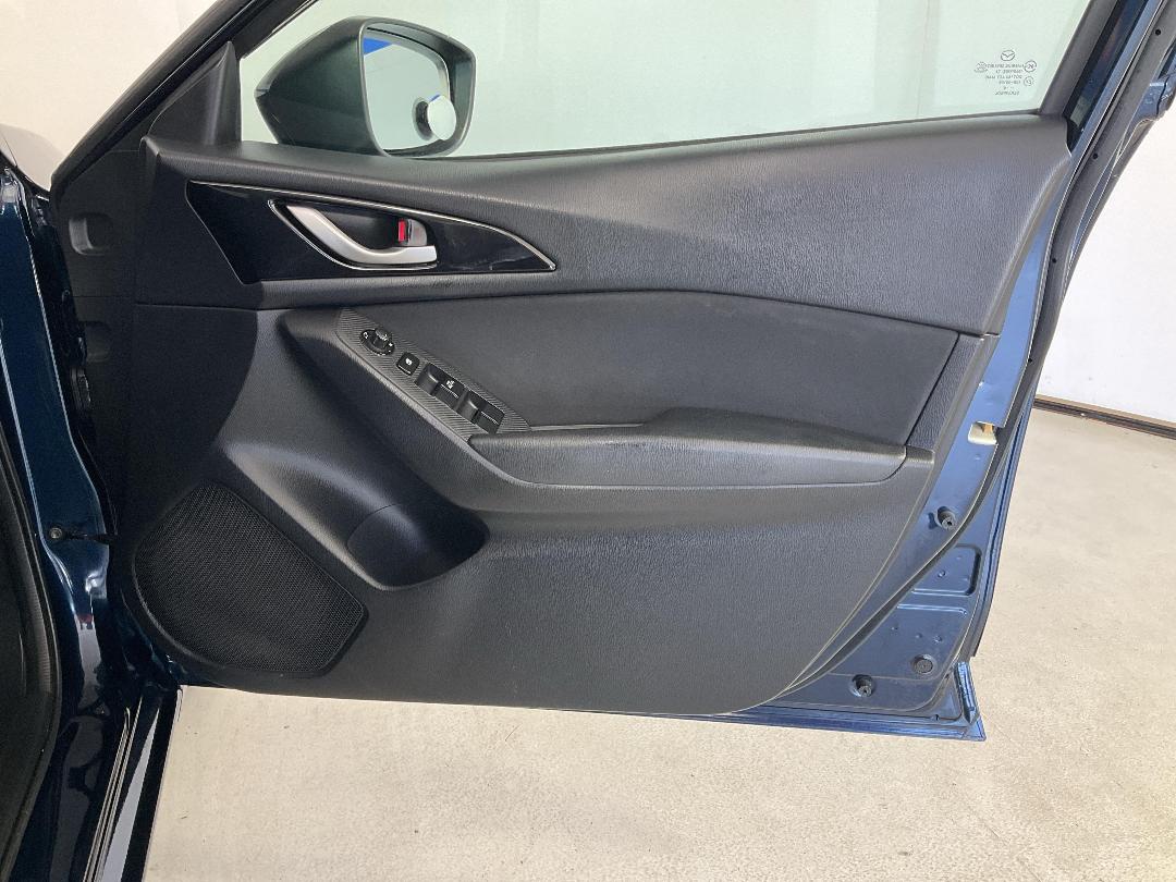 Photo '15' of Mazda Axela Photo '15' of Mazda Axela