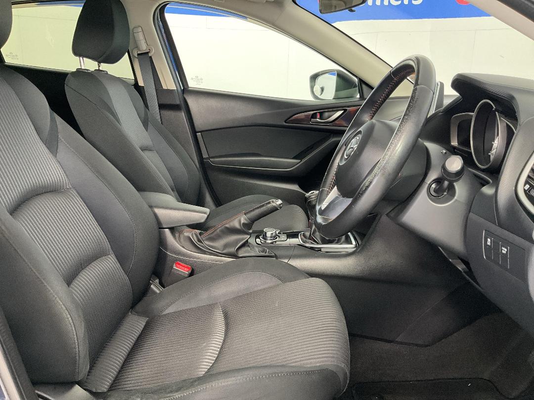 Photo '16' of Mazda Axela Photo '16' of Mazda Axela