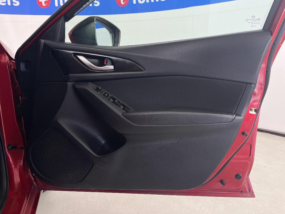 Photo '15' of Mazda Axela