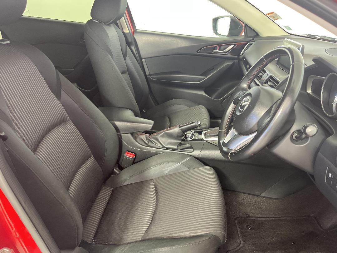 Photo '16' of Mazda Axela