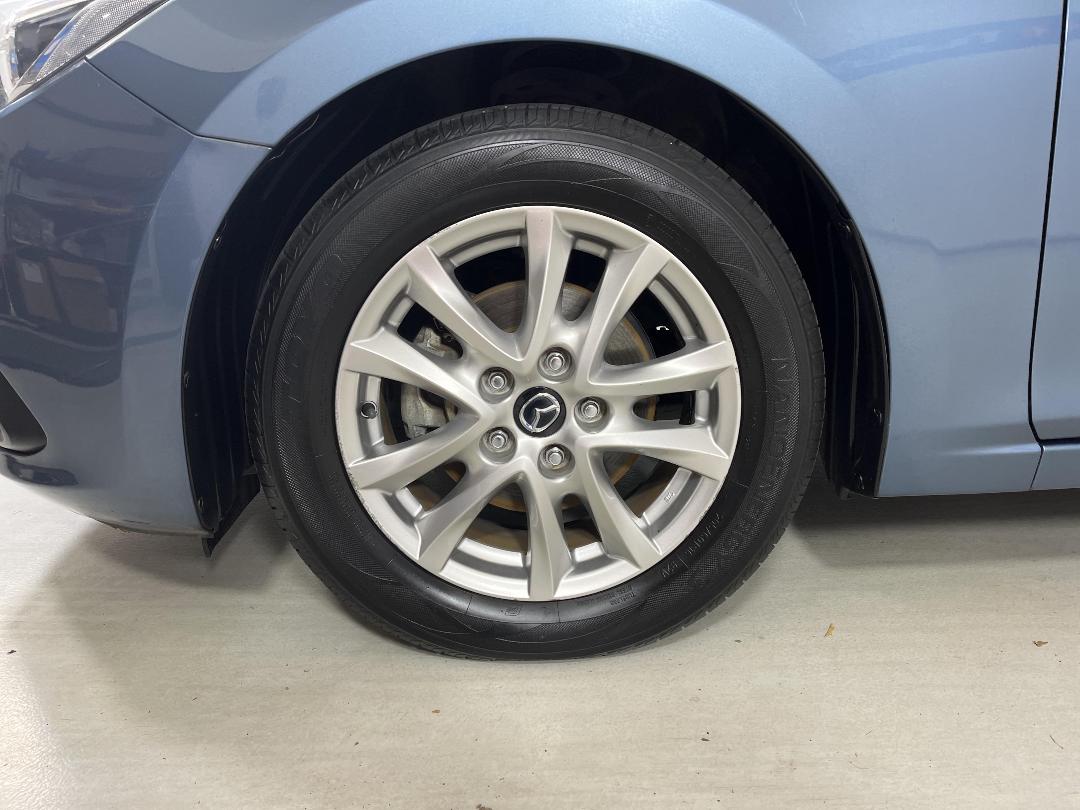 Photo '10' of Mazda Axela