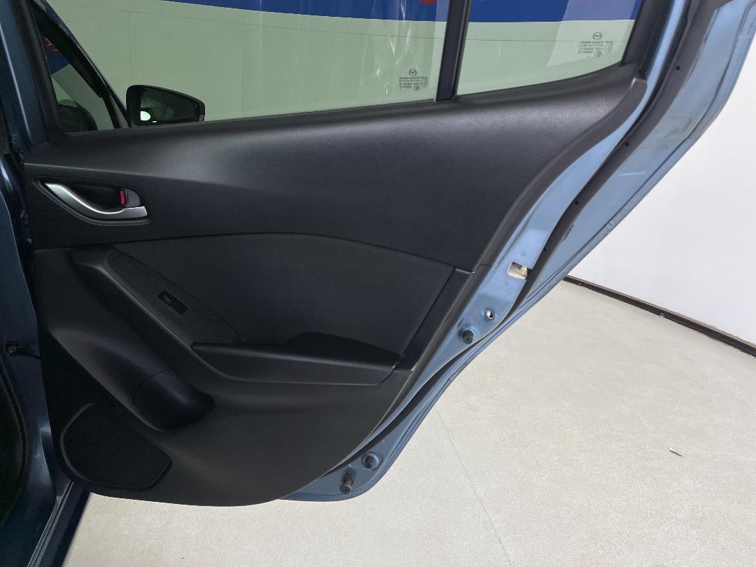 Photo '19' of Mazda Axela