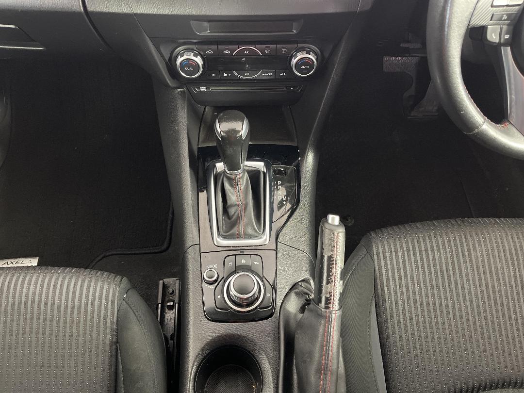 Photo '18' of Mazda Axela