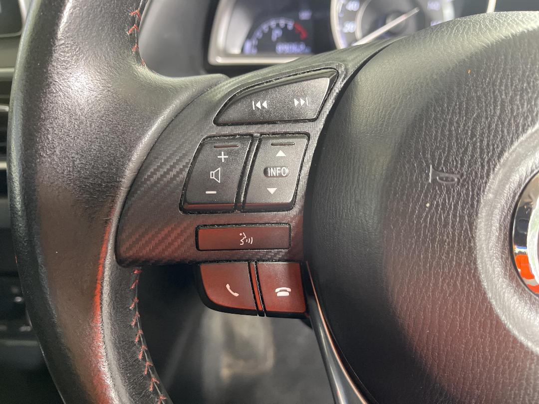 Photo '24' of Mazda Axela