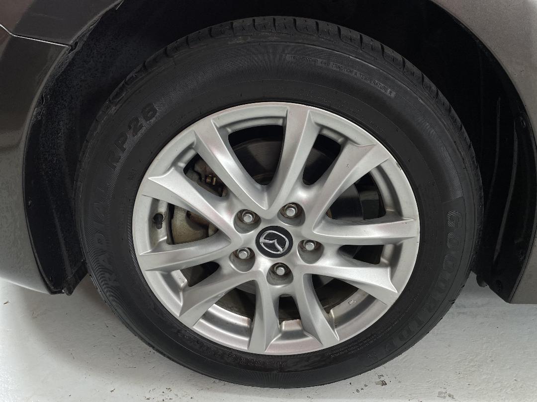 Photo '10' of Mazda Axela