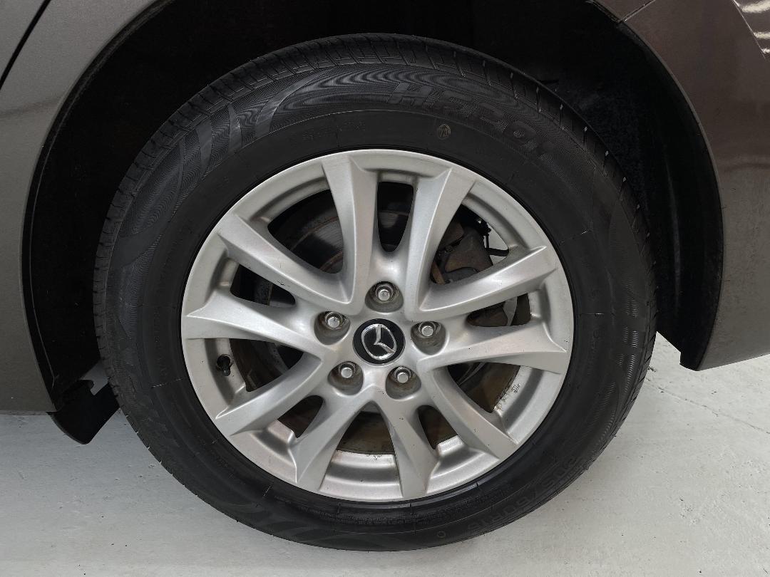 Photo '11' of Mazda Axela