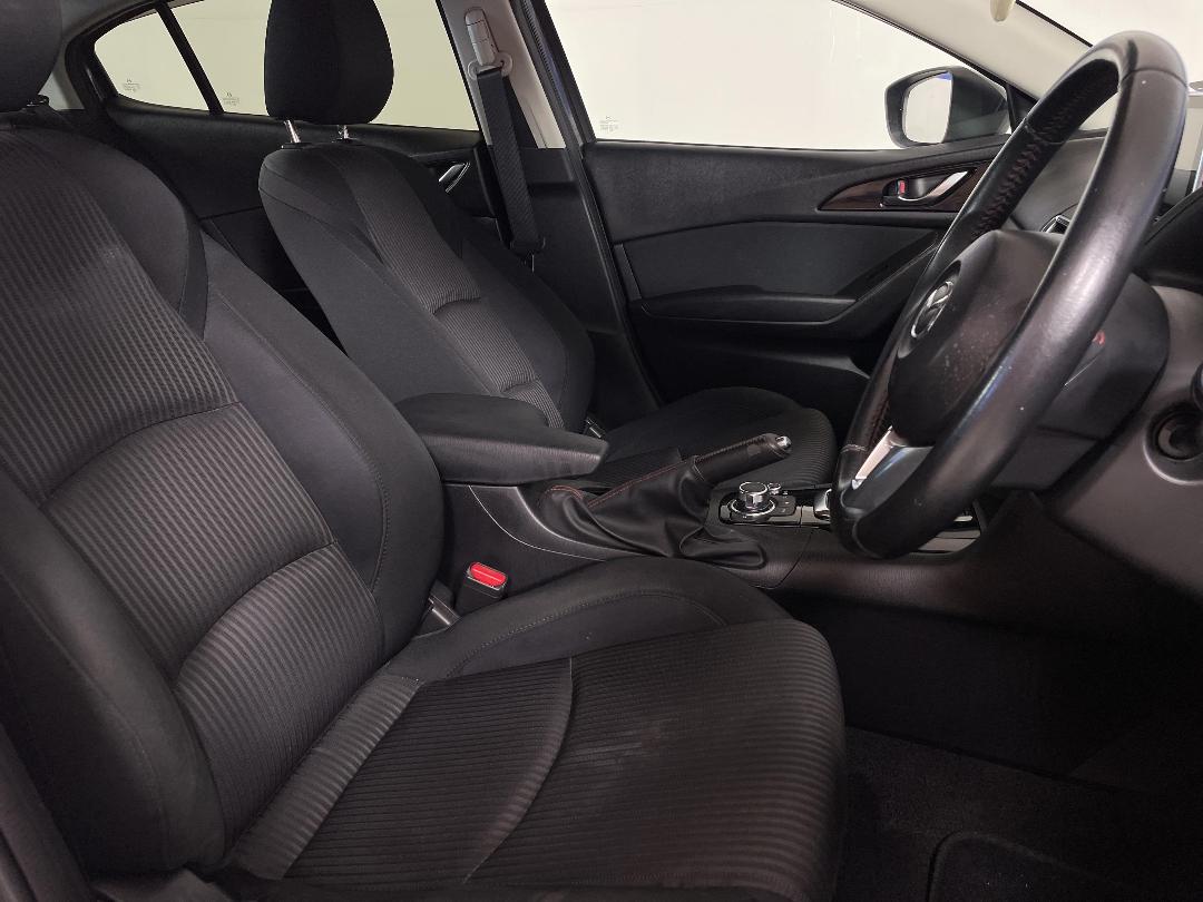 Photo '16' of Mazda Axela