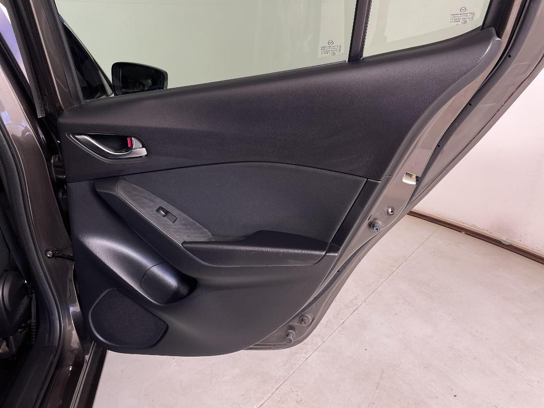 Photo '19' of Mazda Axela