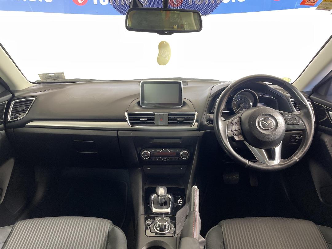 Photo '17' of Mazda Axela